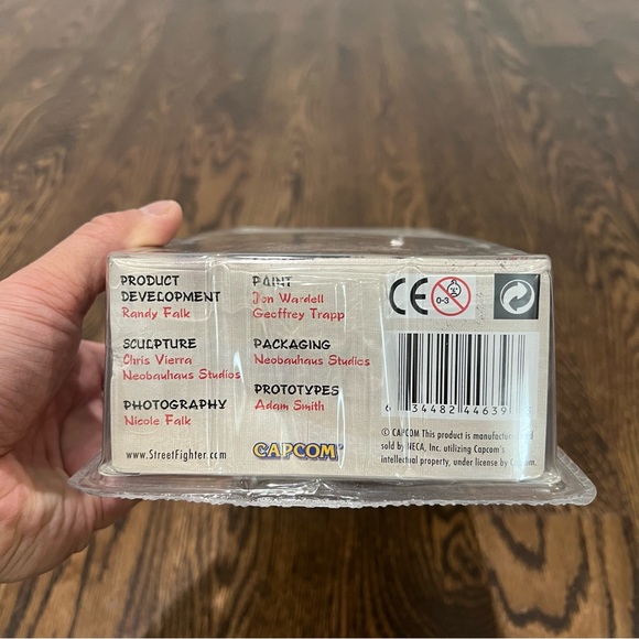 NECA Capcom Street Fighter IV Fighting Game - Guile Action Figure - Picture 3 of 7